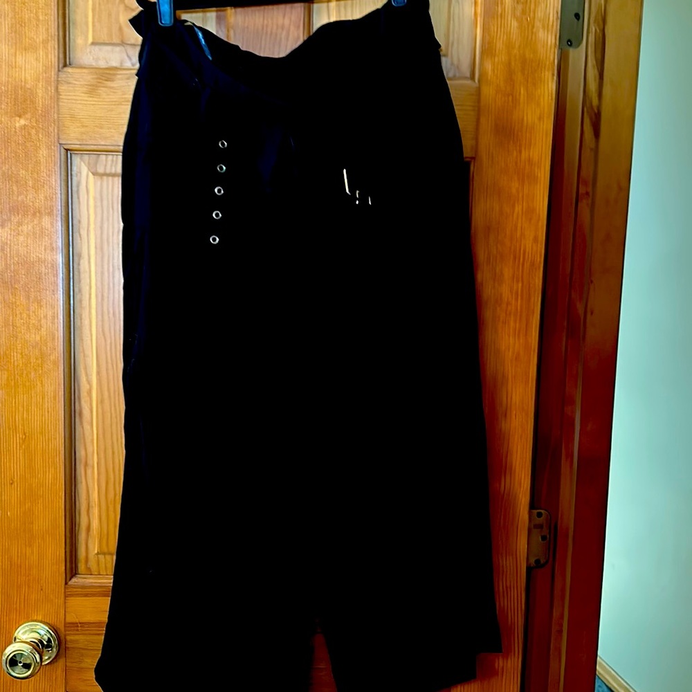 Black capri
